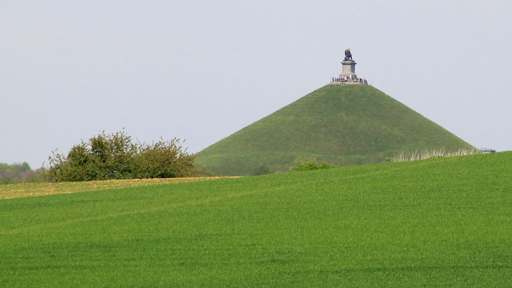 Lions-Mound-at-Waterloo-4