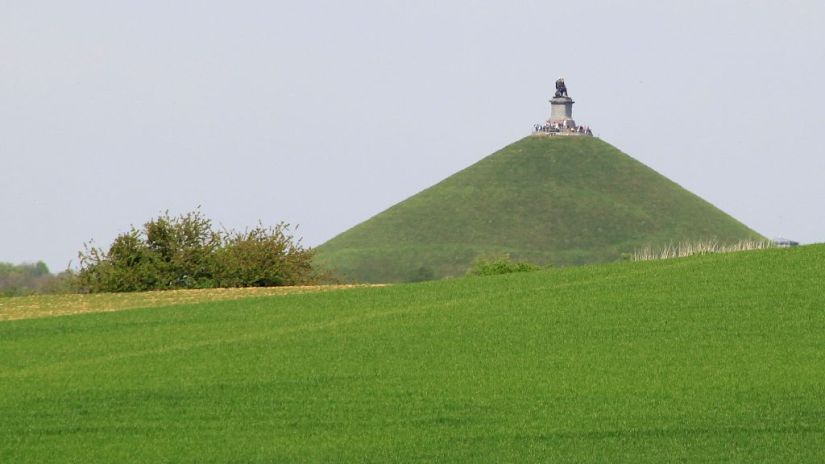 Lions-Mound-at-Waterloo-4